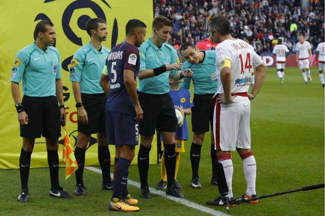 乐鱼APP-多纳鲁马和库尔图瓦谁厉害