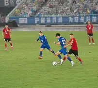 罗马队在周末比赛中取得胜利并保持领先英语